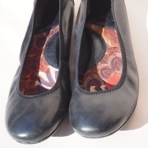 Born Julianne Black Flats Size 10M #B78203